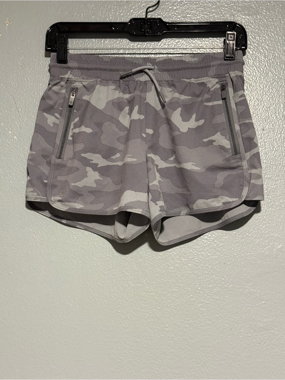 Athleta girl Gray Camo Athletic Shorts with Zip Pockets size XL/14